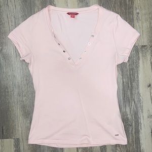 ‼️ FINAL SALE ‼️ GUESS V-Neck Tee